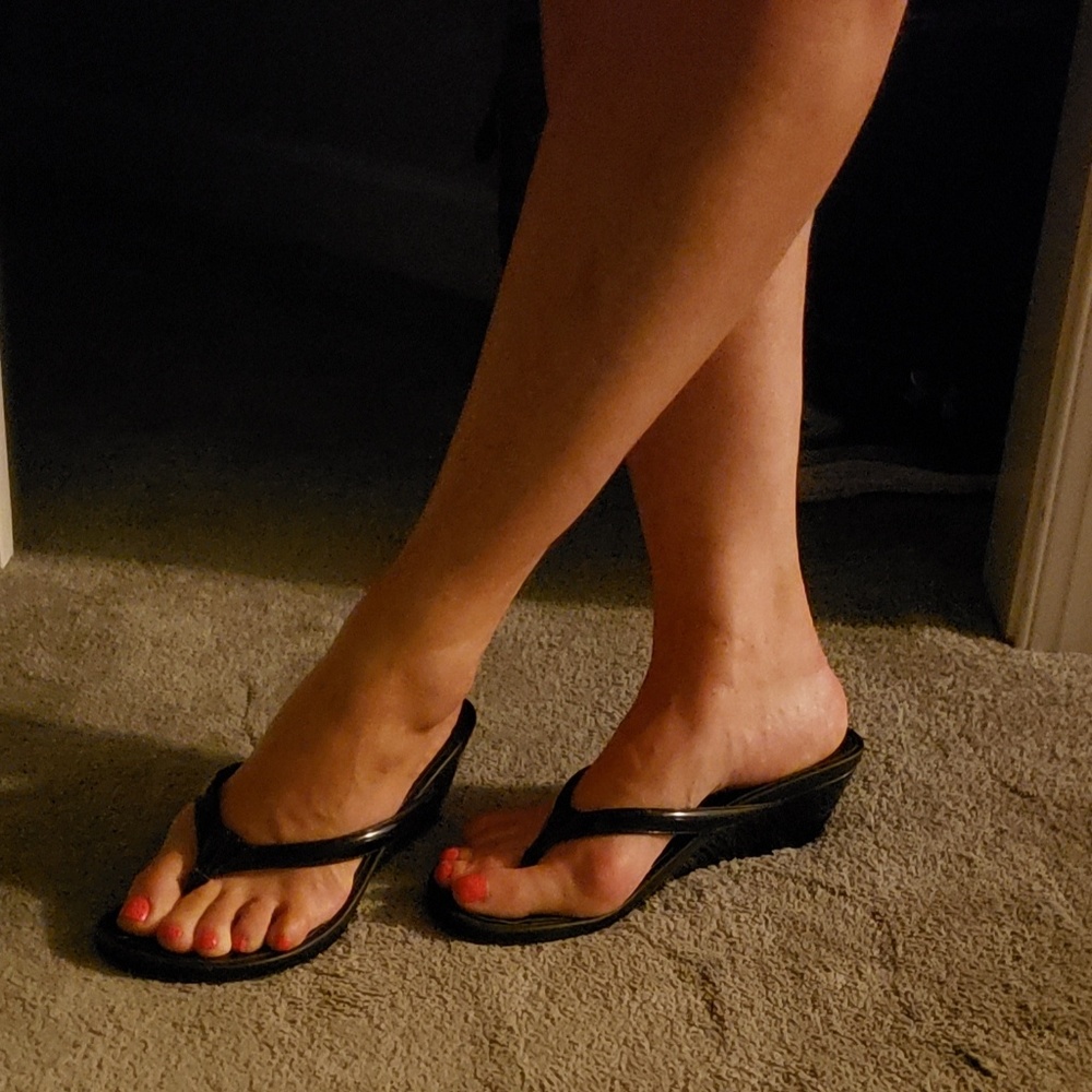 NEW PICS~Very Very Worn Slip On Sandal Wedges 9